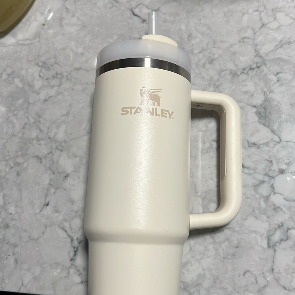 Creme Stanley cup